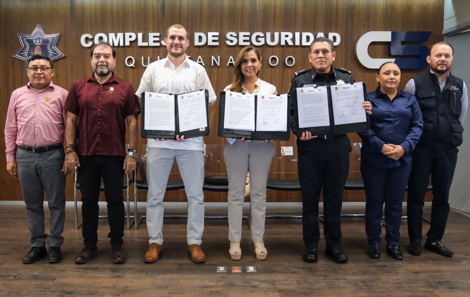 Firman Mara Lezama y Uber convenio para incorporar botón de auxilio en ...